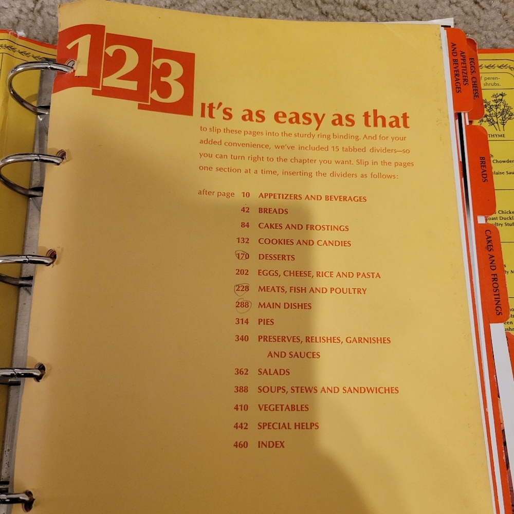 VINTAGE Betty Crocker Cookbook Binder (1974) - Picture 10 of 16